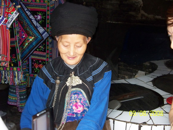 苗族山寨中最后一位压寨夫人--她本人是非常有气质的! - 凤凰印象 - 户外资料网