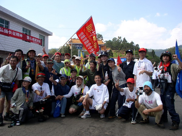 他们来自各行各业,有机关干部、教师、工人,他