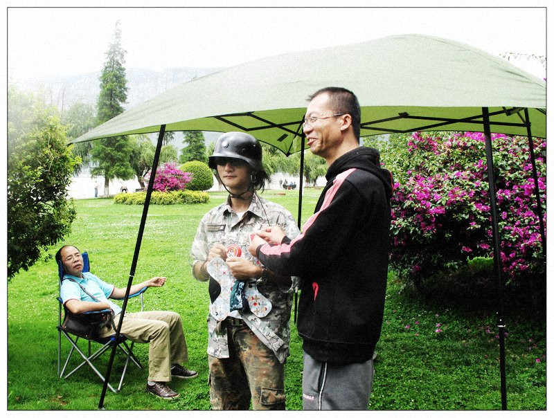 向前向前向前! 我们的队伍向太阳, 脚踏着祖国