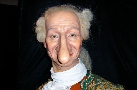 5 最长的头发 中国浦县谢秋萍,原荔浦县城百货公司女职员。又黑又亮,又长又美,1994年曾以3.869米长的秀发获吉尼斯世界长发纪录,1999年其秀发又长至5.085米, - 全球最奇特的人像图片 - 户外资料网