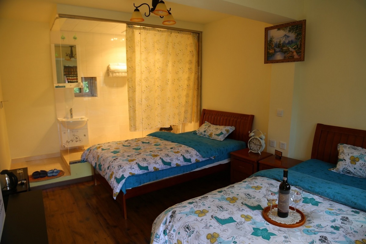 新都桥枫林晚客栈在贡嘎观景台下恭候你--川藏