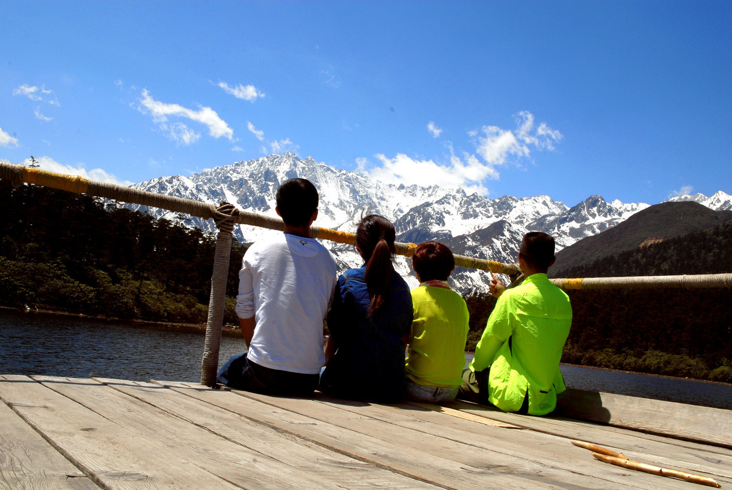 6月19或20号成都出发稻城亚丁。新南门大巴走