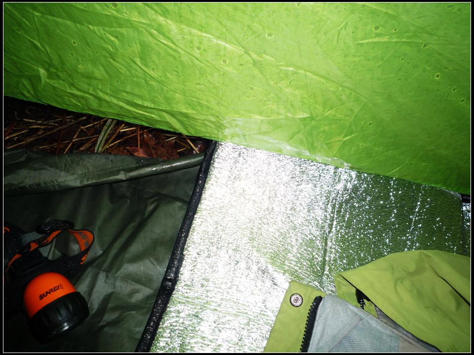 普通帐篷外帐+登山杖搭起的帐篷 - 文章阅读版