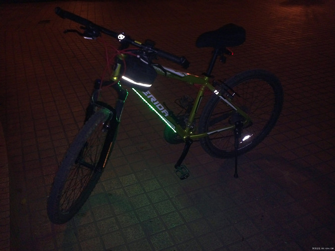 低端前叉伤不起,给它穿件衣服。有线码表变无