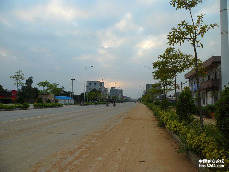 三十功名尘与土,八千里路云和月(无疾而终) - 镇