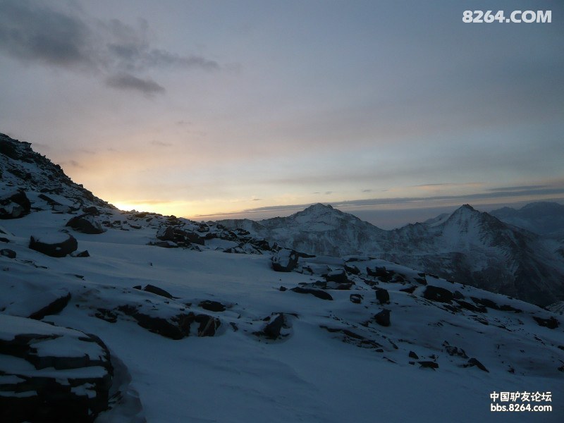 2012年最后的一天 兄弟姐妹们在二峰顶峰欢呼