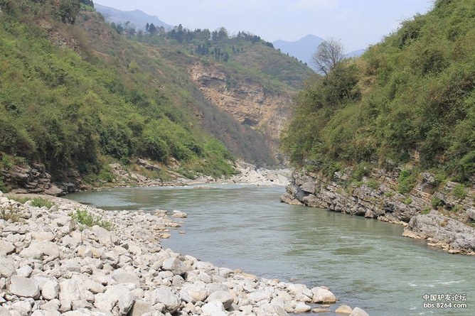 一脚踏三省, 鸡鸣闻三边 --走红军路,忆中国革命