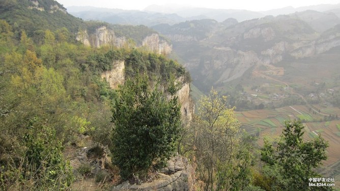 一脚踏三省, 鸡鸣闻三边 --走红军路,忆中国革命