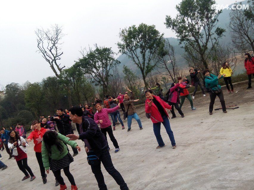 -虎峰山-水天池-为31日夜-群5周年庆-集体舞-小