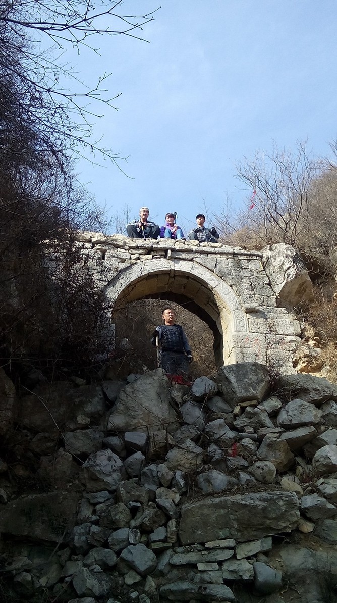 暖冬季节徒步攀登阱底、阱谷通、阱头 蒙眼道