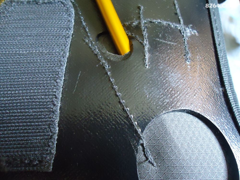 请教,背包背板发黑的塑料是什么材料?有硬度,