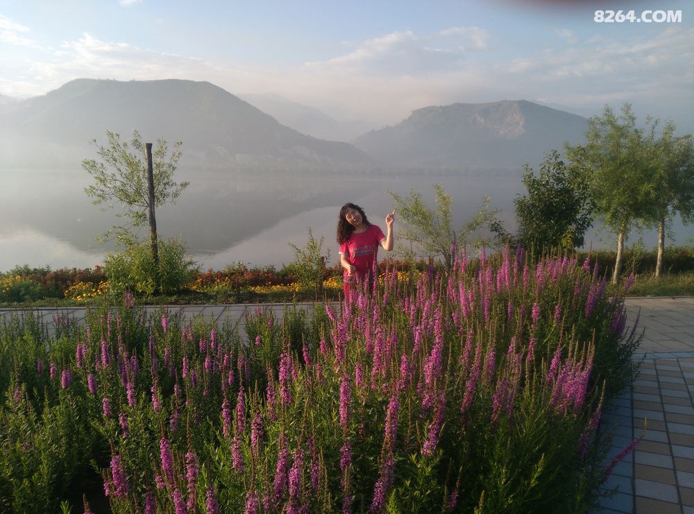 慢步在喀左大凌河岸边,欣赏山水交相辉映之美