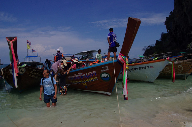 走在黄泉大道の两个男人的泰难得之行