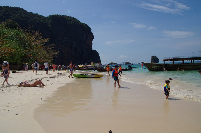 走在黄泉大道の两个男人的泰难得之行