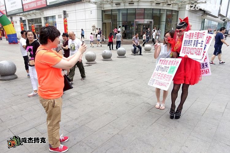 沈阳街头惊现<em>男</em>扮<em>女相</em>芙蓉<em>面</em>姐 - 第1页 - 辽宁