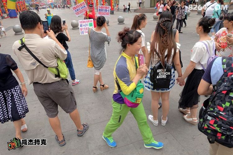 沈阳街头惊现<em>男</em>扮<em>女相</em>芙蓉<em>面</em>姐 - 第2页 - 辽宁