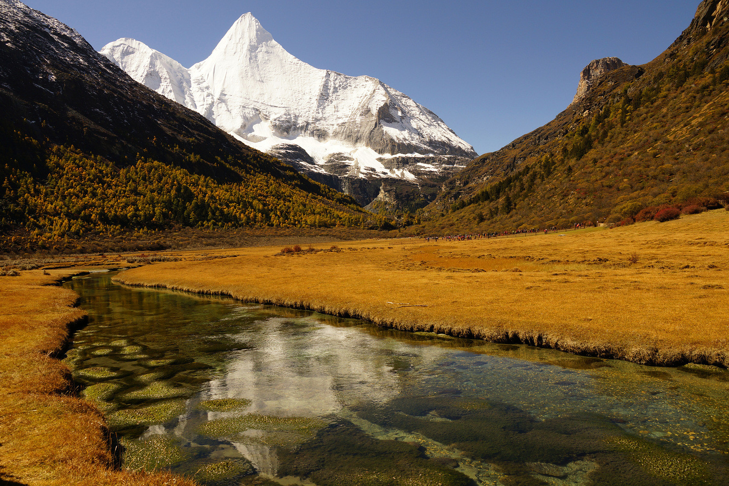 在秋日的稻城亚丁感受高原徒步的魅力 - 亚丁游