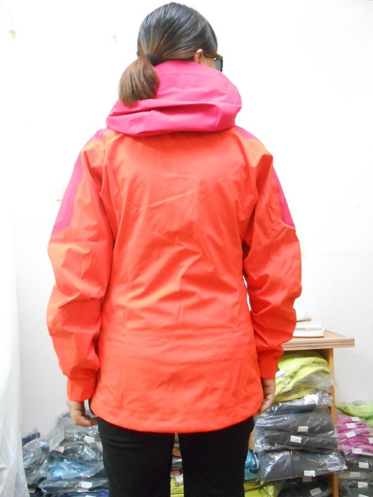 小藏羚户外 1684 始祖鸟女款冲锋衣专场 - 装备