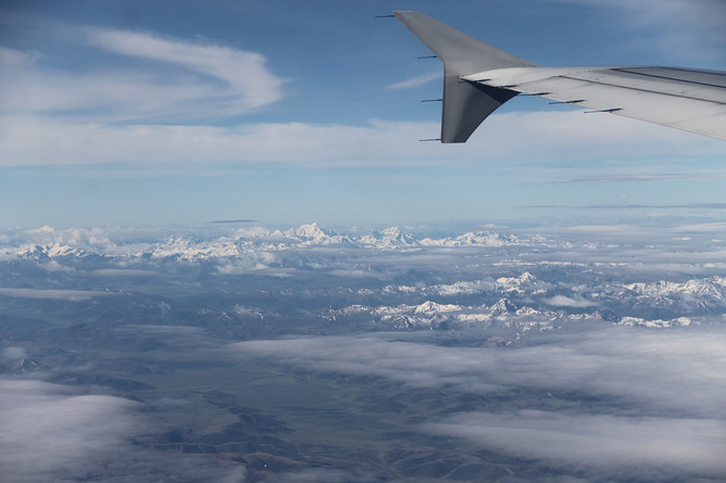 求大神鉴定!成都飞林芝航班上拍到的是梅里雪