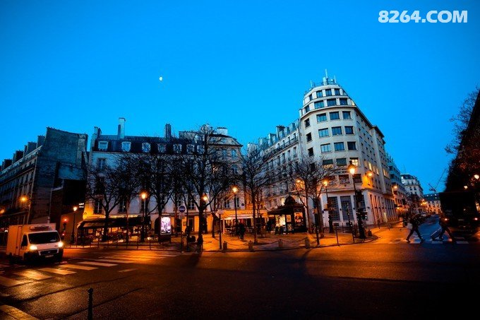 冬日巴黎的温度 塞纳河 跨年 新年游行