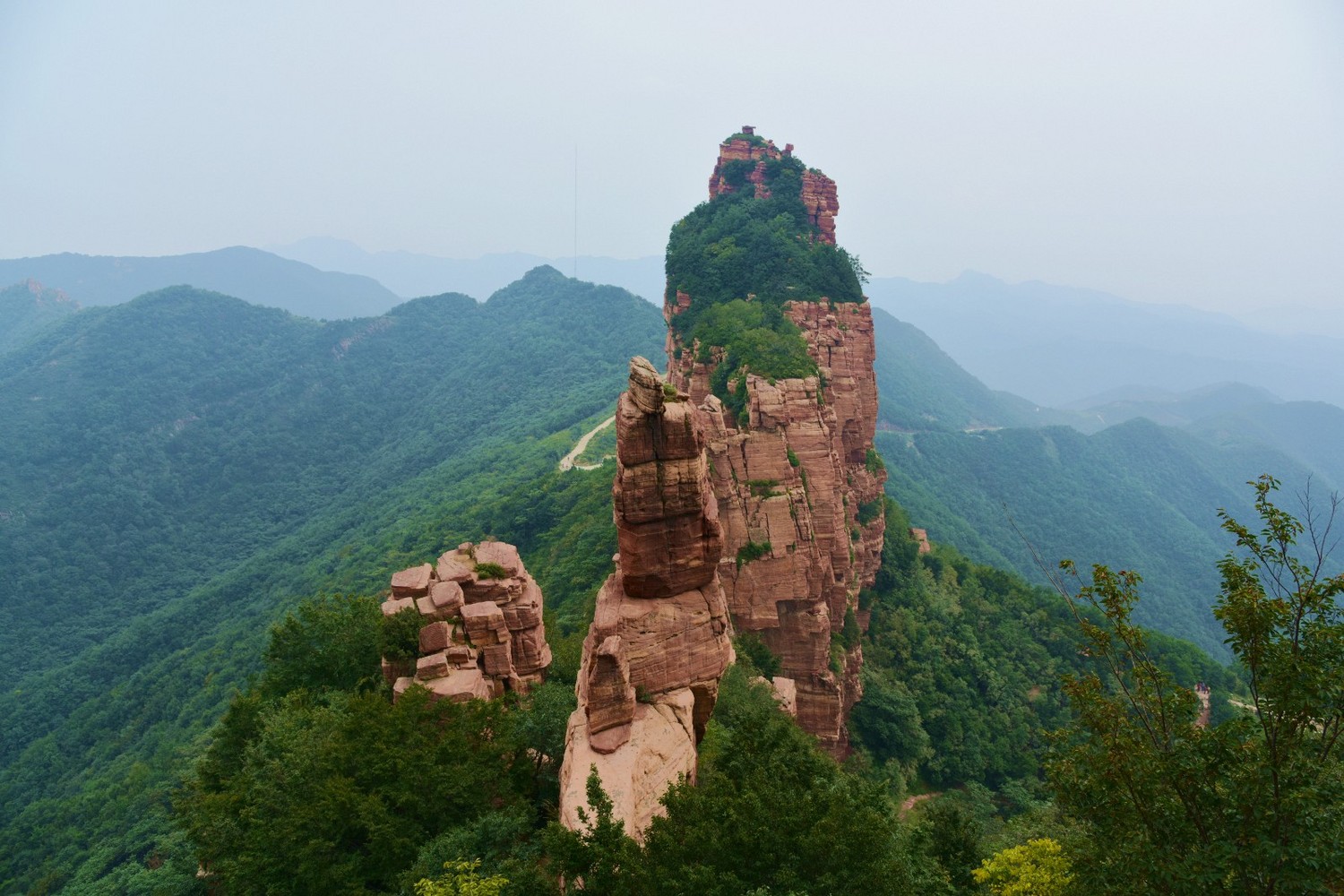 赞皇嶂石岩仙人峰-三县垴-九女峰-断崖小环穿,