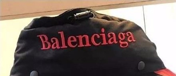 驴友笑掉大牙啊:顺丰快递同款冲锋衣,售价125