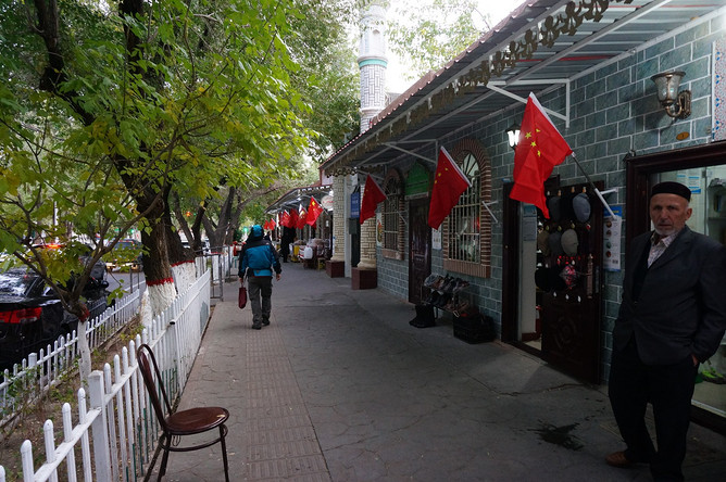 卡拉玛依情难忘 车站购票有艳遇--新疆行⑿