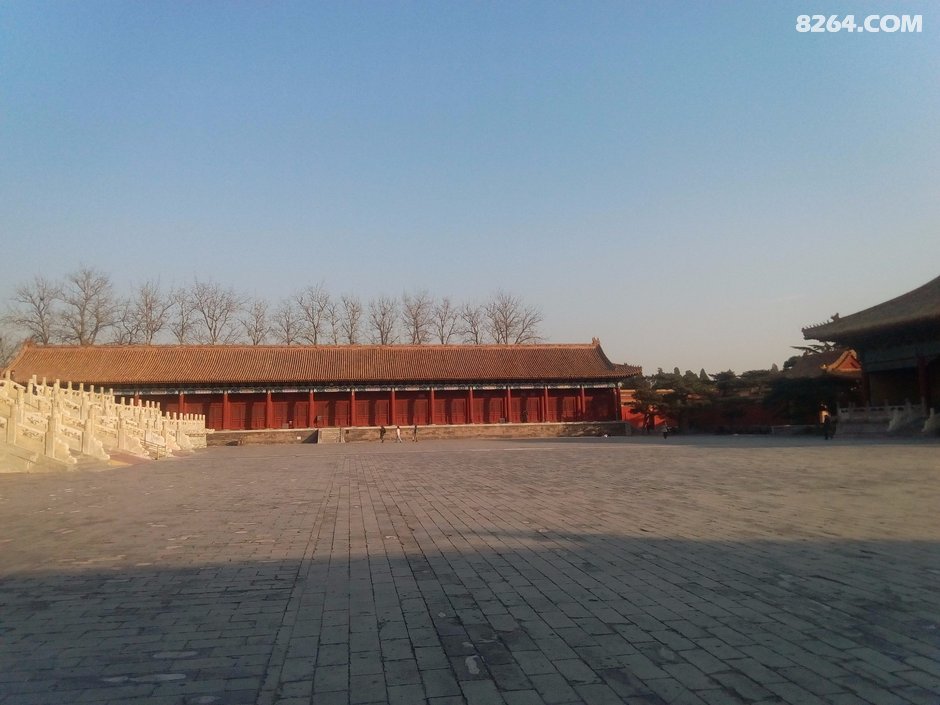 参天古柏迎宾客,巍峨太庙不寻常,游北京劳动人