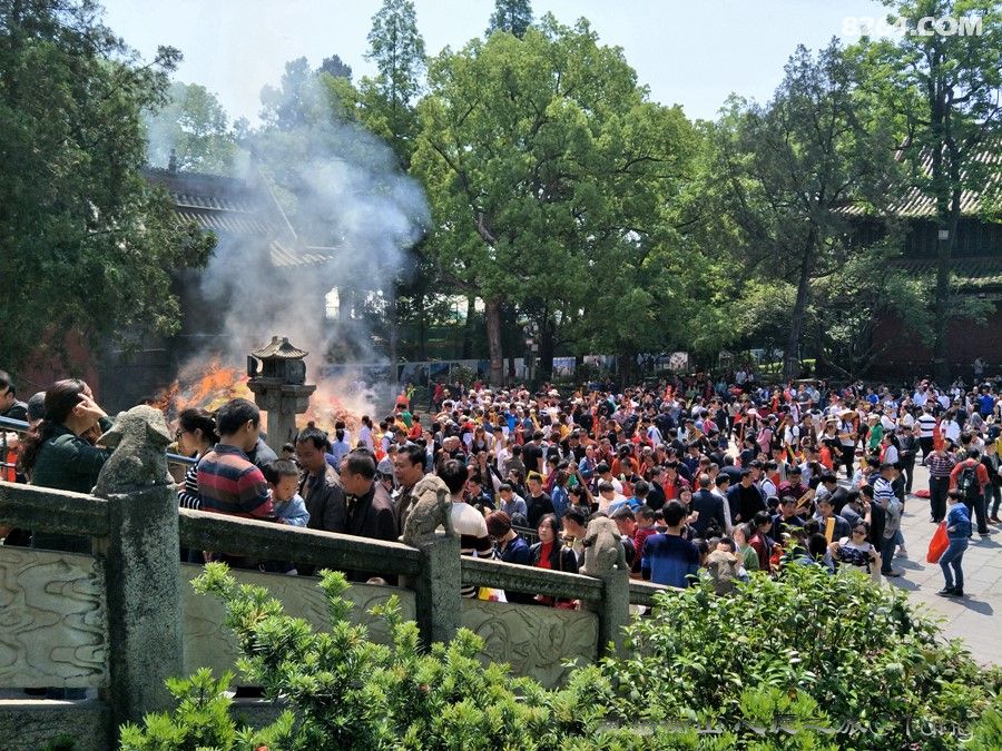 南岳衡山烧香拜佛许愿很灵验大庙还愿磕头注意
