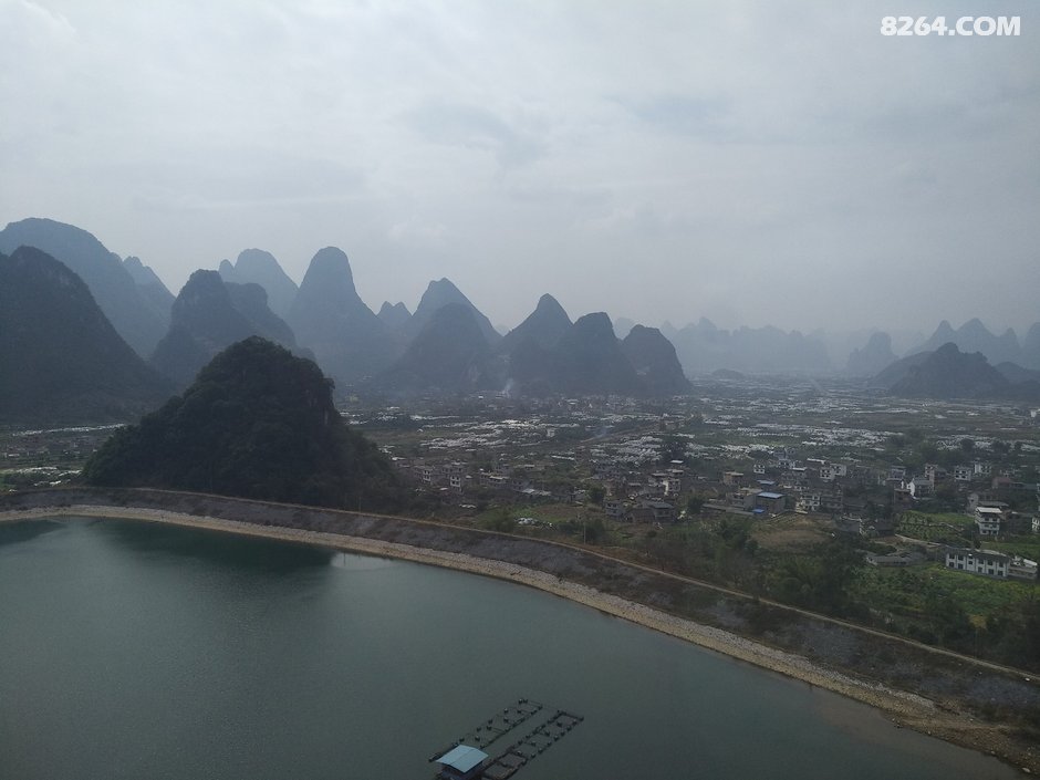 广州南站至重庆西站贵广、渝贵高铁的沿线风光