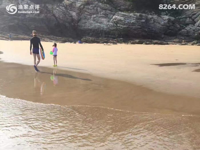 出发时间:2018-06-09 出行天数:2天 人物:家庭游玩 人均费用:1000元 人生中有很多说走就走的旅行,没事的时候,我都会看游记,但是并没有哪个地方让我非常想去。而我每次都会突然做一个决定,而这次的决定就是去往大连长海县的哈仙岛。说走就走,马上到携程进行购票,还好,还没有到旅游最旺季的时候,所以非常容易买票,买完票之后就开始寻找住宿的渔家。在搜索大连海岛旅游的时候,找到了一个叫做渔家点评的网站,在上面选择了一个感觉不错的渔家,直接打了电话,就订了渔家,下午的时候就做了一下攻略,做好准备,第二天出