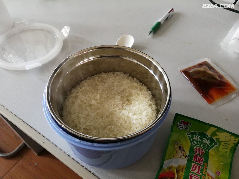 米饭怎么吃最方便 051854ezfi1rnm4vtwtbvu.jpg!t3w825h0