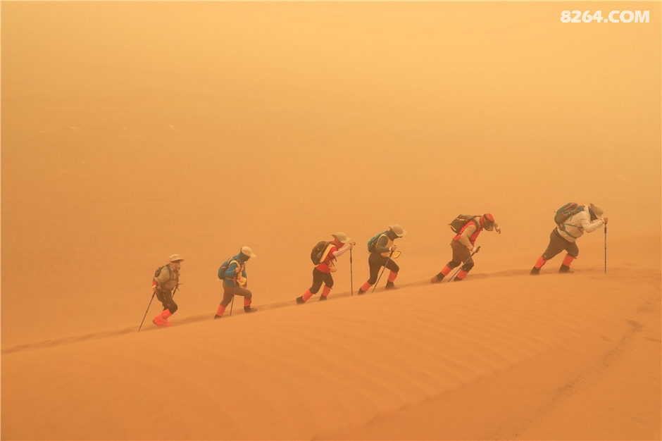 戈壁徒步88km无人区穿越