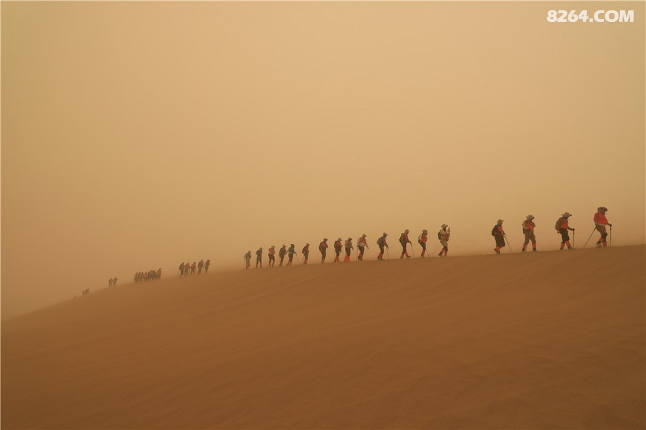 戈壁徒步88km无人区穿越