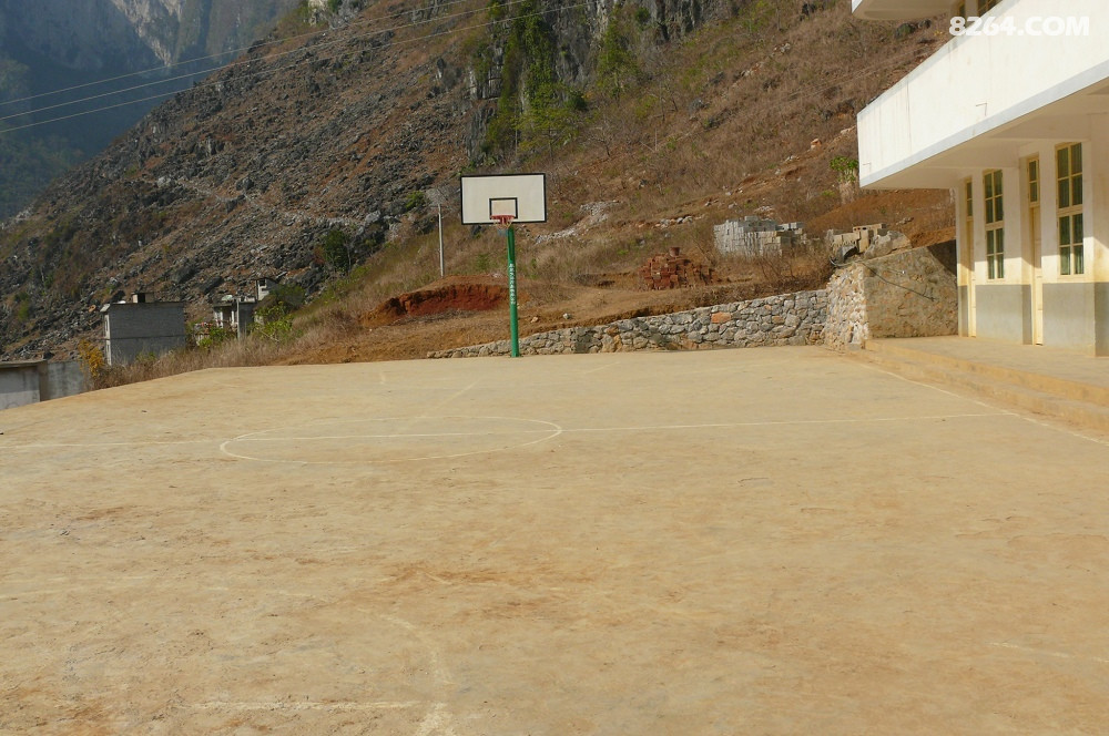 广西凌云瑶寨三合小学篮球场建设反馈帖子(20