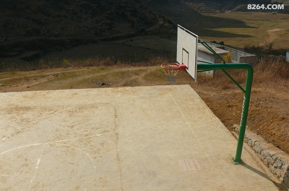 广西凌云瑶寨三合小学篮球场建设反馈帖子(20