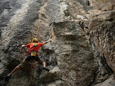 成都大邑鹤鸣山猴子岩攀岩场电话地址价格介绍