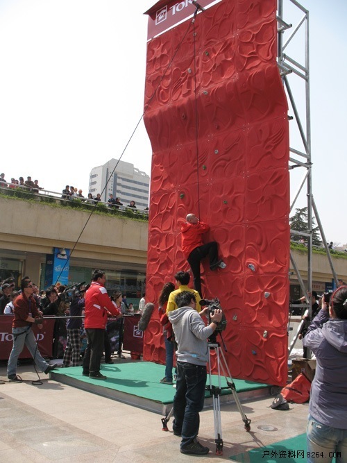 探路者2010年度全国攀岩体验活动济南首战开