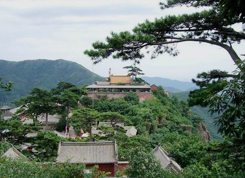 钟声敲打着古寺中老树 北京阳台妙峰山徒步 - 北京 - 户外资料网