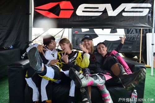 DC举办美女摩托车骑行比赛 极限运动高手参加