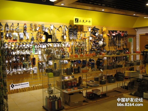 三夫户外上海万体旗舰店重装崭新开业迎客