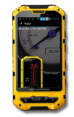 户外变身硬汉大兵 美国军标四防手机云狐J3