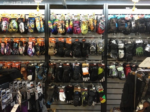 北京4+2装备库 集滑雪装备品牌之大成店铺