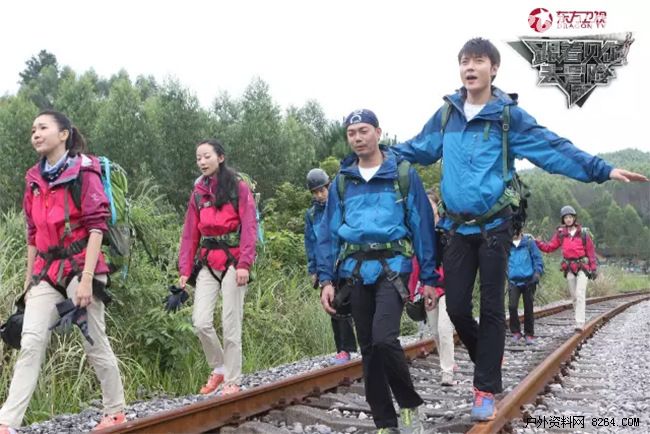 探路者三品牌牵手《跟着贝尔去冒险》为队员保