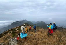 �����ھ�ɽ֮��