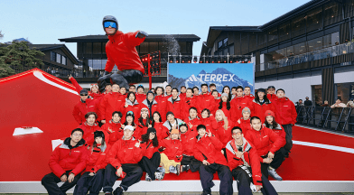 ���족 ���ɶ�̫������ͻ�ѩ ������ˡ� �ս���֤adidas TERREX���������ѩ��ʢ��