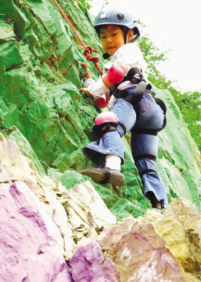 兰州首家室外攀岩场所昨日开场[组图] - 国内 - 户外资料网