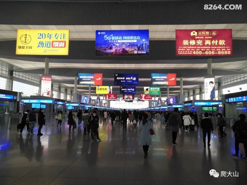 成都东站高铁候车大厅布局合理,候车方便.