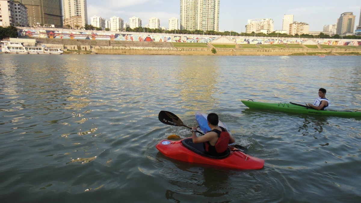 水军奉献水上另类运动皮划艇水球邕江版鼎力打造