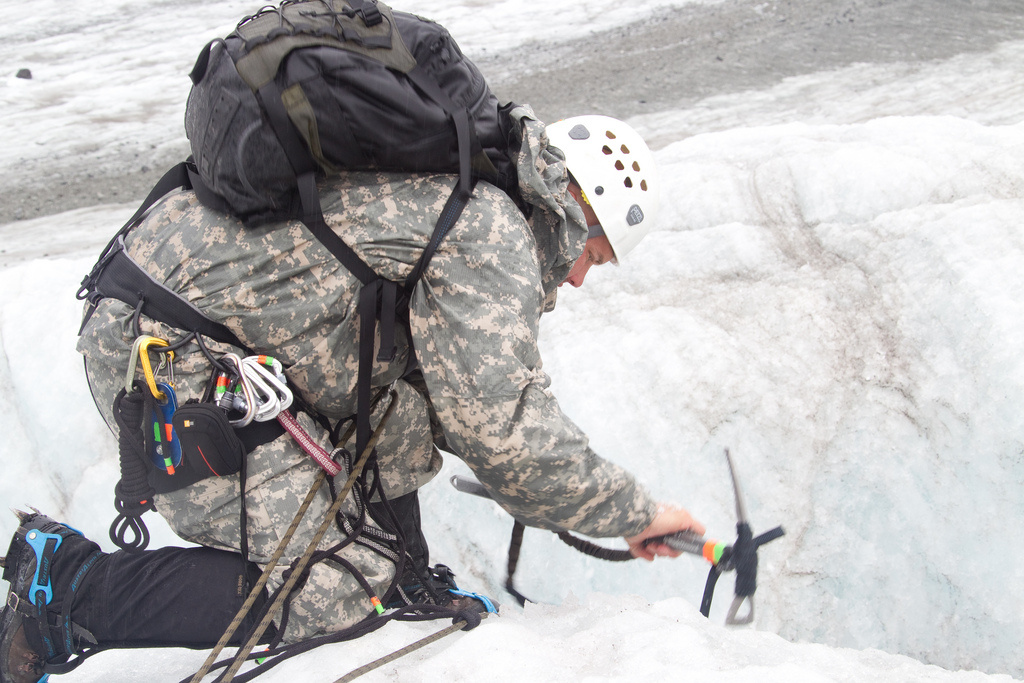 美军山地部队在阿拉斯加训练的照片,装备的都是大牌啊!